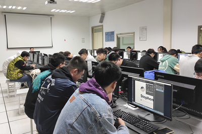 管理技術(shù)系深化產(chǎn)教融合 企業(yè)教師進(jìn)課堂，賦能計(jì)算機(jī)軟硬件技術(shù)開發(fā)人才培養(yǎng)